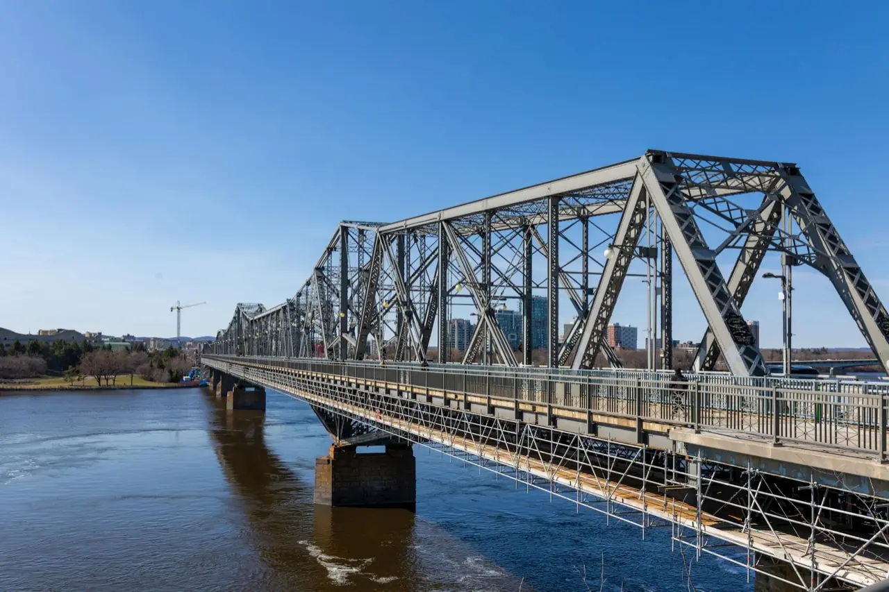 Alexandra Bridge over the Ottawa River connecting Gatineau, Quebec to Ottawa — crowd control services in Gatineau