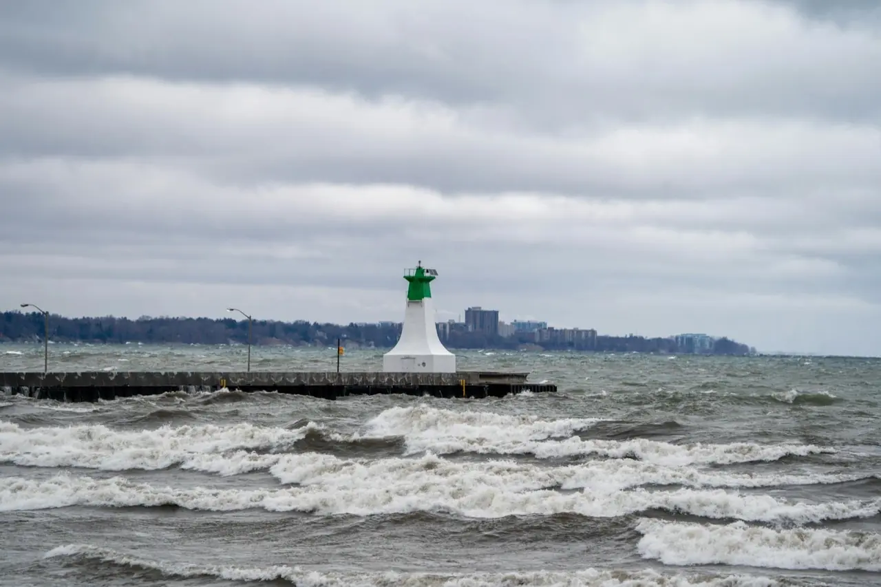 Quai du port et phare d'Oakville, Ontario sur le lac Ontario — services de contrôle de foule à Oakville