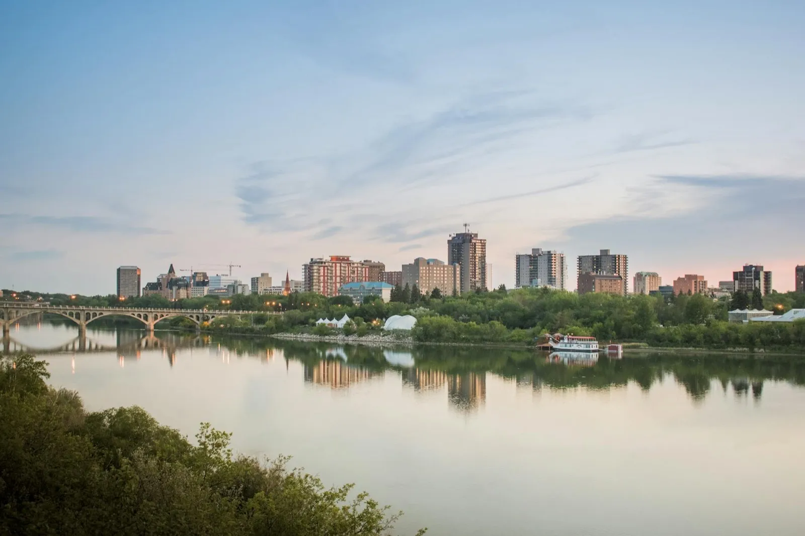Rivière Saskatchewan Sud et ponts de Saskatoon, Saskatchewan — services de contrôle de foule à Saskatoon