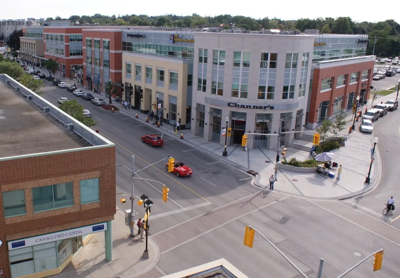Centre-ville de Waterloo, Ontario avec le quartier de l'Université de Waterloo — services de contrôle de foule à Waterloo